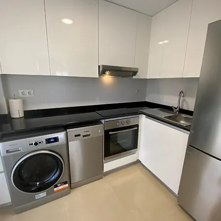Deluxe Miramar Marina Park Apartment