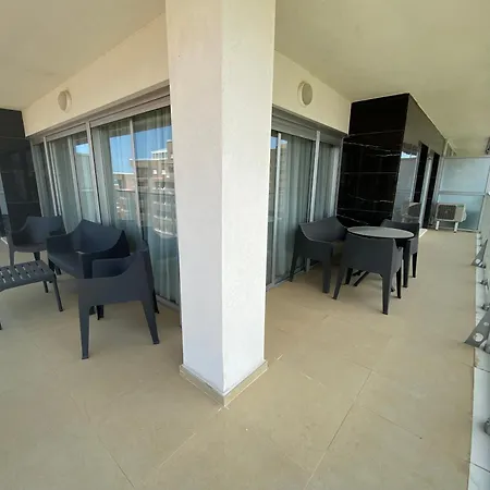 Deluxe Miramar Marina Park Apartment *